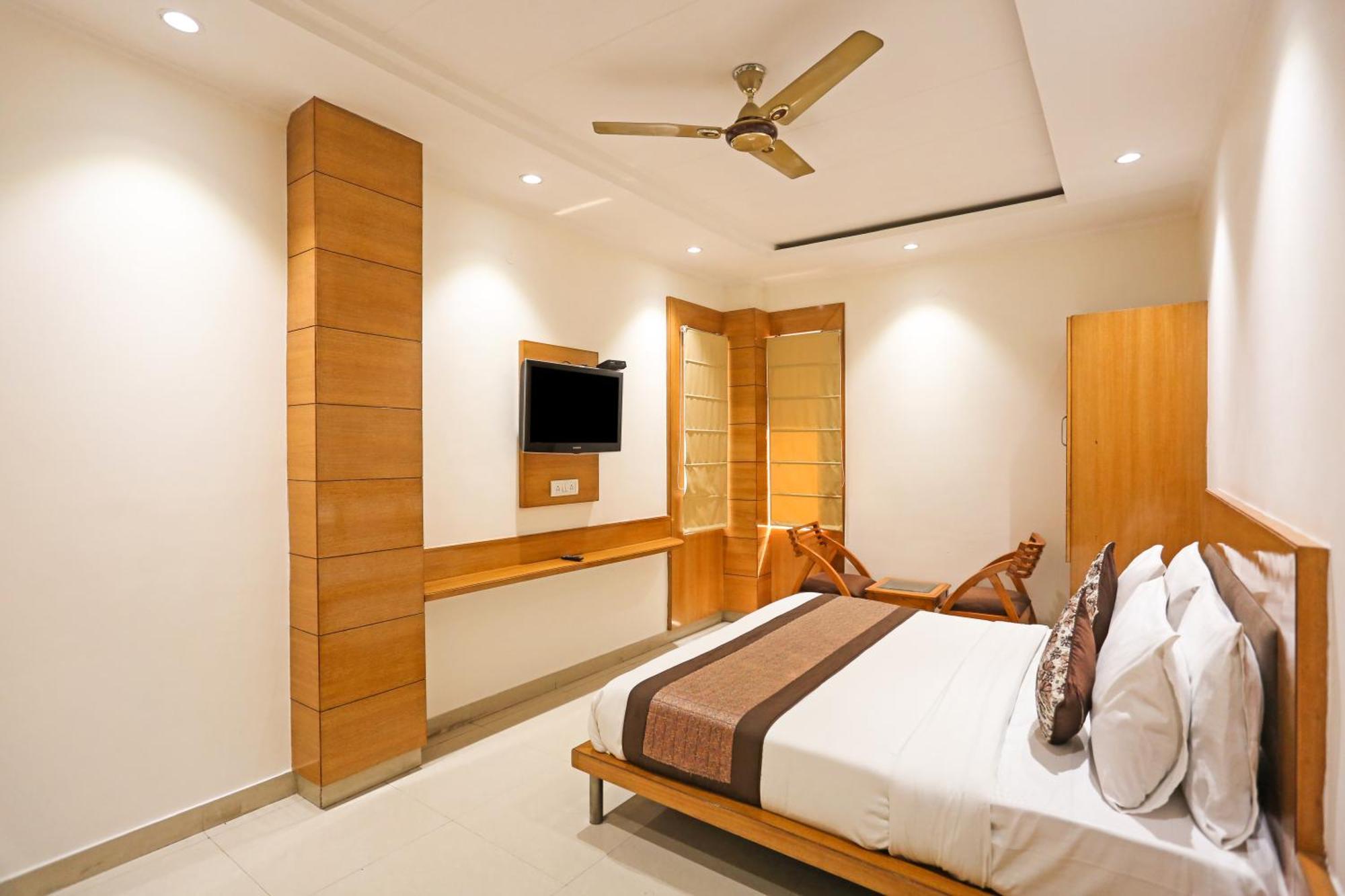 Hotel Silky Palace Near Igi Airportt New Delhi Ngoại thất bức ảnh