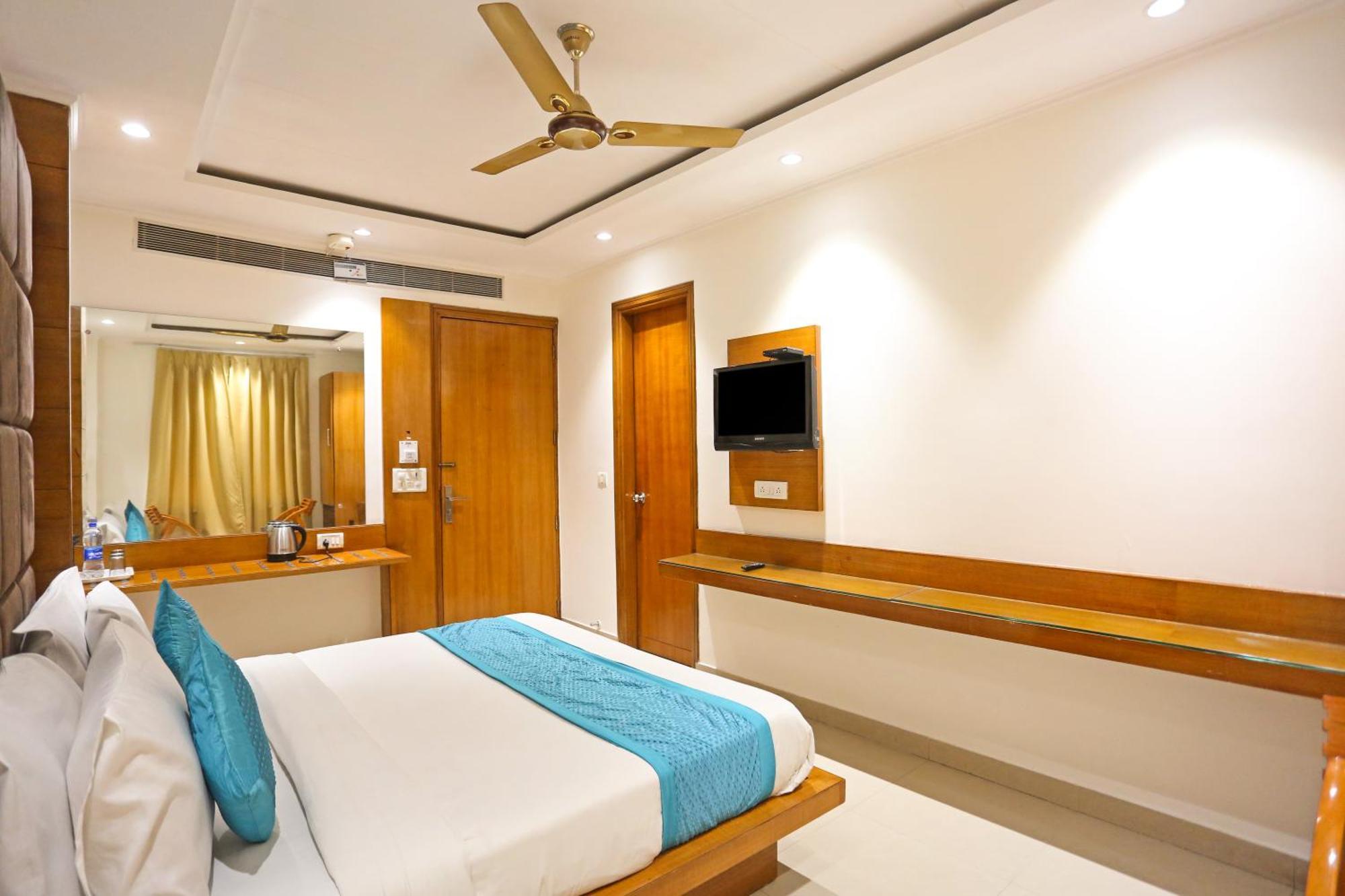 Hotel Silky Palace Near Igi Airportt New Delhi Ngoại thất bức ảnh